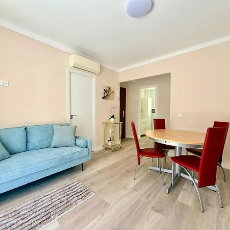 Tugar Center Beautiful Views Apartment *