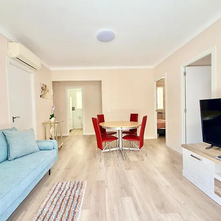 Tugar Center Beautiful Views Apartment *
